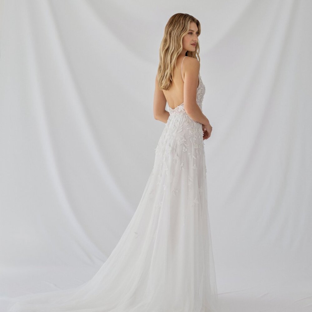 Alexandra Grecco Lumia Wedding Gown - Picture 3 of 9